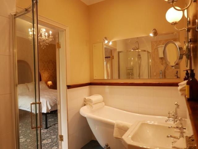 Ghan House คาร์ลิงฟอร์ด ภายนอก รูปภาพ